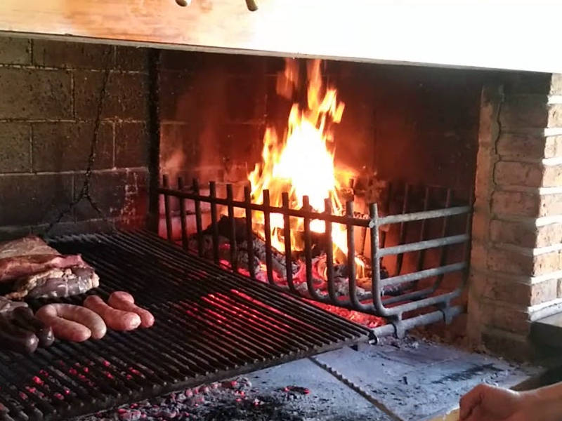 Fogón Uruguayo, brasero, canasto para el fuego