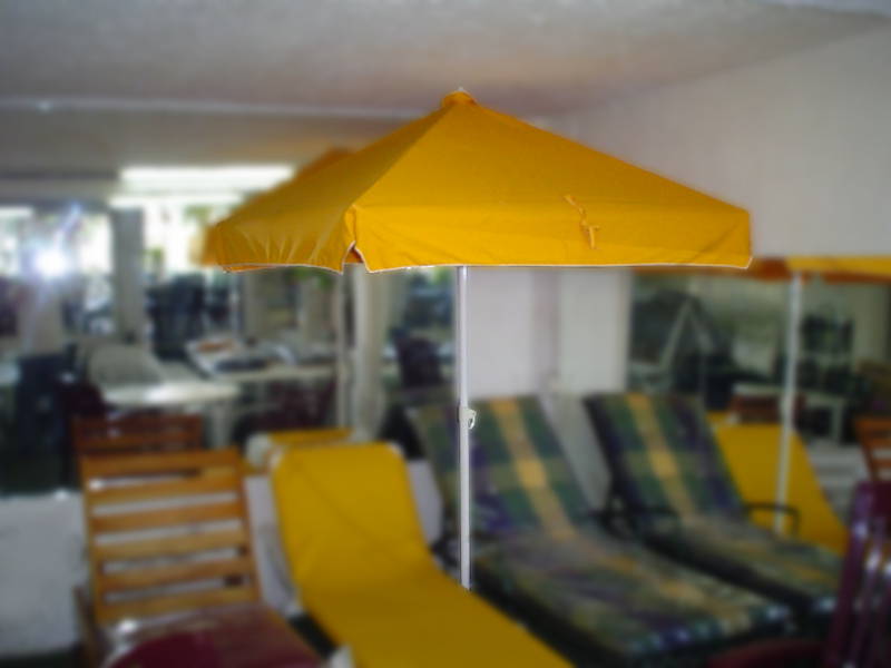 Sombrilla Cuadrada de 1.50 con volado en tela 100% acrílica color amarilla